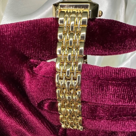 Chic Gold Bracelet Watch with Pink Face – Vintage Inspired Women’s Timepiece - Picture 3 of 7